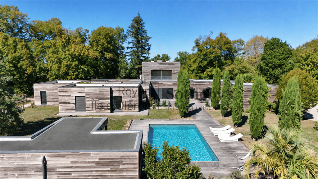 Maison 10 pièces 478 m² · à St Yrieix sur Charente · 478 m² · 1 537 000 €