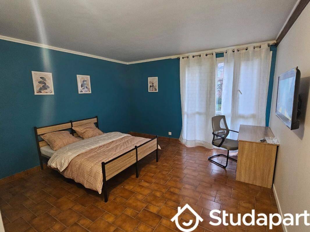 1 pièce 18 m² · à Les Mureaux · 18 m² · 560 €
