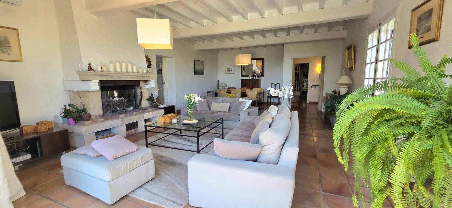 Maison 5 pièces 160 m² · à Vallauris · 160 m² · 1 049 000 €
