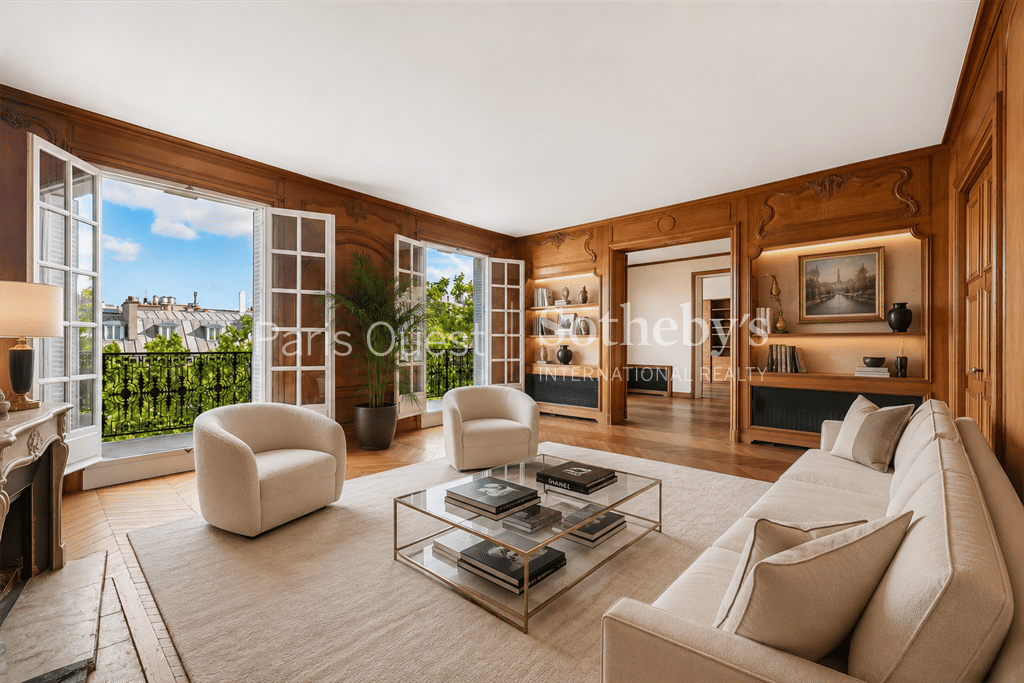 Appartement 7 pièces 250 m² · à Paris 8ème Arrondissement · 250 m² · 4 560 000 €