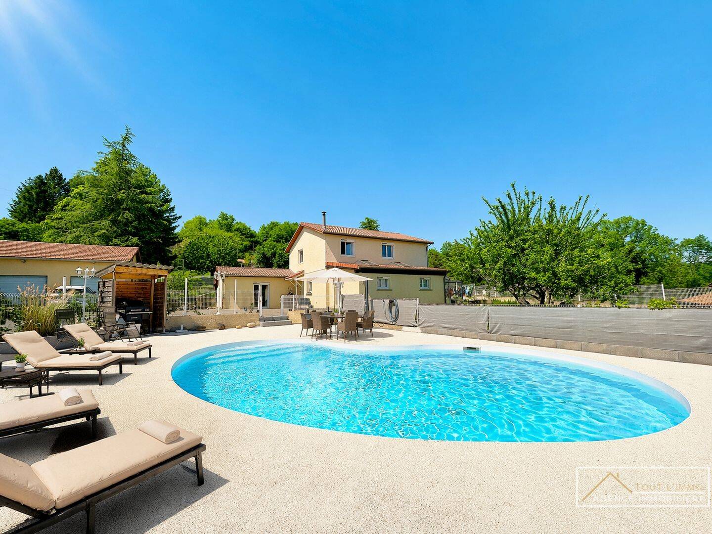 Maison 6 pièces 196 m² · à Sonnay · 196 m² · 429 000 €