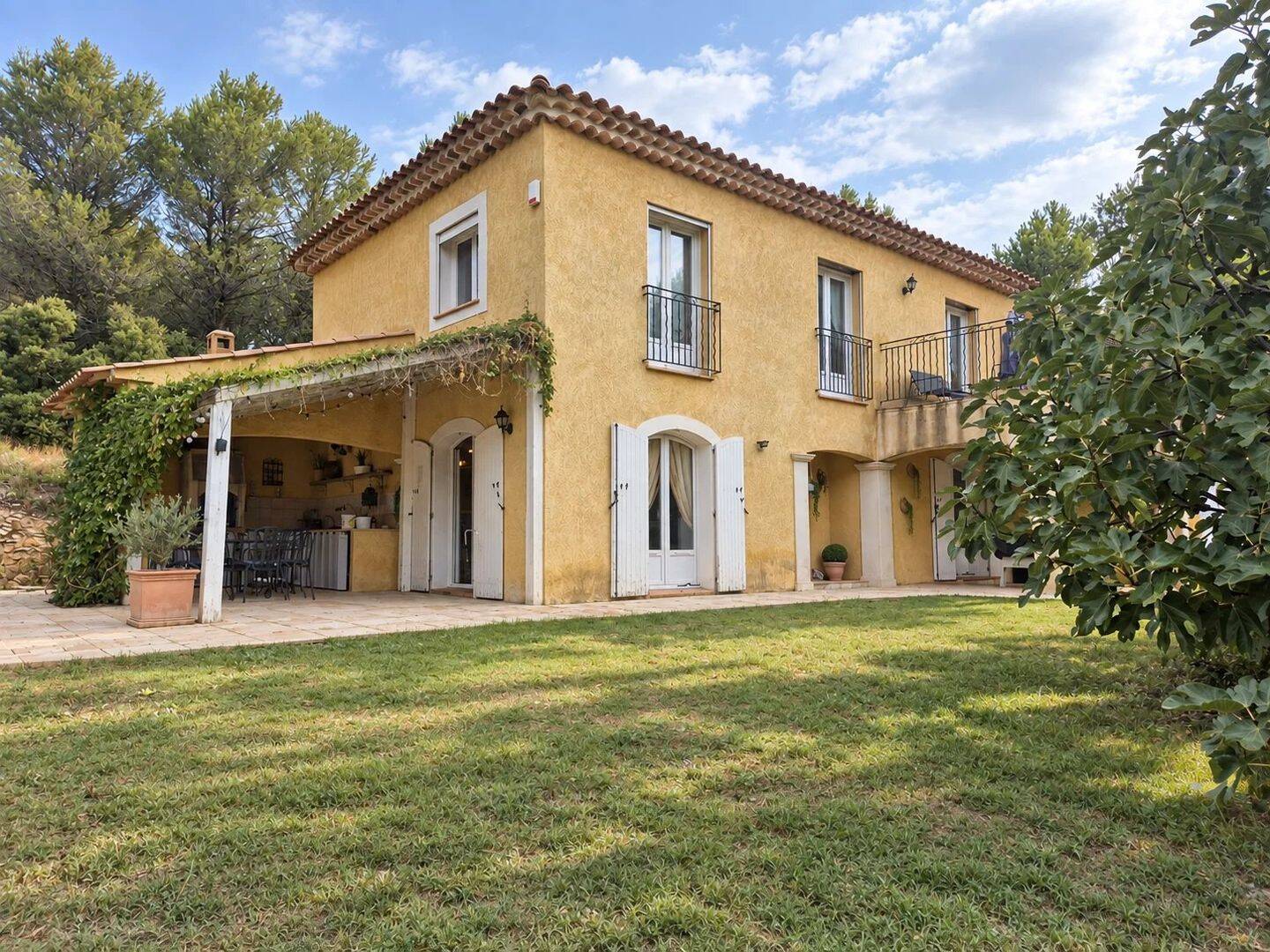 Maison 6 pièces 180 m² · à Ventabren · 180 m² · 2 900 €/mois