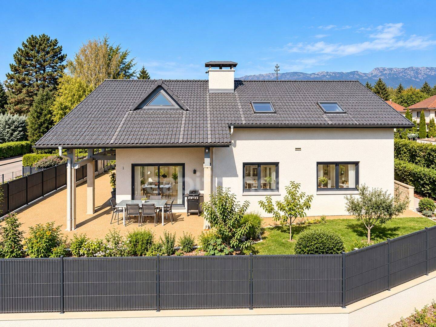 Maison 8 pièces 210 m² · à Prévessin-Moëns · 210 m² · 1 095 000 €