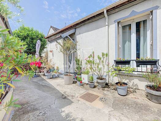 Appartement à vendre 269 000 € 3 pièces 2 chambres 50,32 m² RDC Varenne-Centre-Rive Charmante Noisy-le-Grand 93160