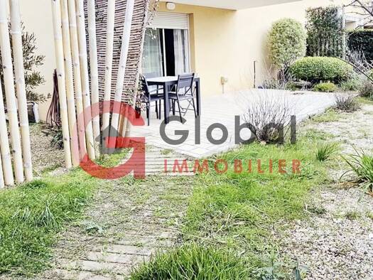 Appartement à vendre 275 600 € 3 pièces 2 chambres 64 m² RDC/2 Salon-de-Provence 13300