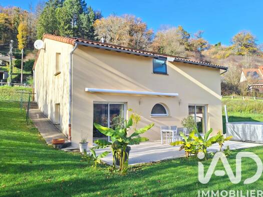 Maison à vendre 270 000 € 5 pièces 4 chambres 136 m² 1 411 m² de terrain Yolet 15130