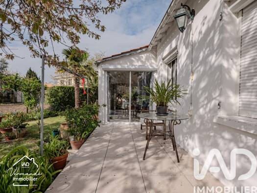 Maison à vendre 265 000 € 7 pièces 3 chambres 132 m² Sud Surgères 17700