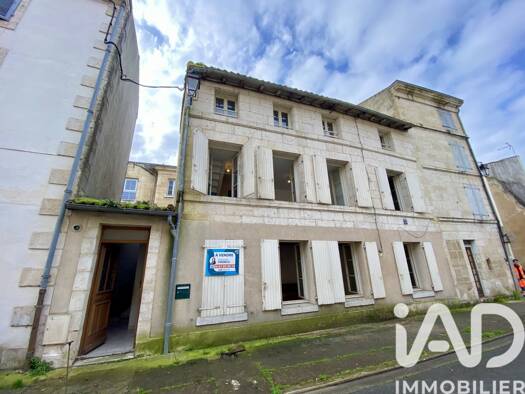 Maison de ville à vendre 91 000 € 6 pièces 4 chambres 104 m² 64 m² de terrain Centre Ville Saint-Maixent-l'École 79400