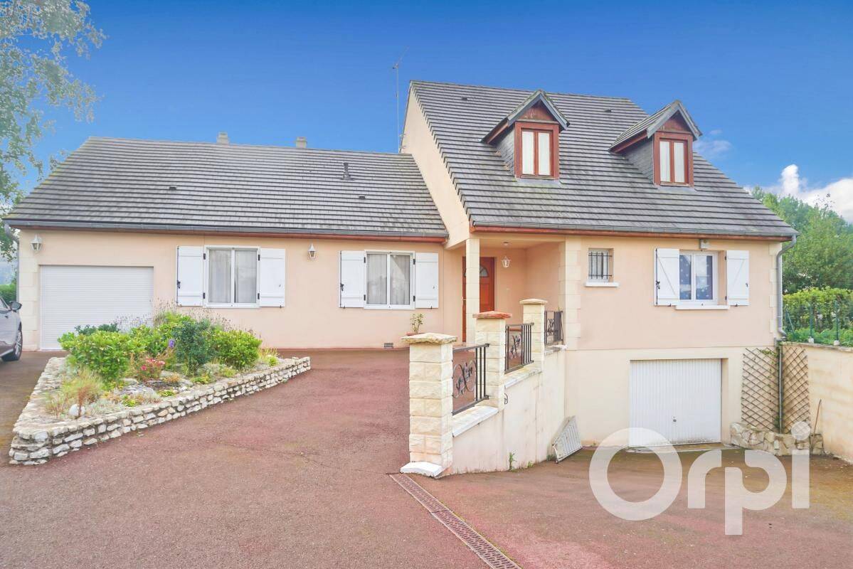 Maison 8 pièces 166 m² · à Gournay-en-Bray · 166 m² · 199 000 €