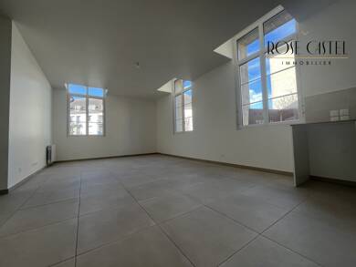 Appartement à louer 889 € 3 pièces 2 chambres 70,7 m² Étage 1/3 Chartres 28000
