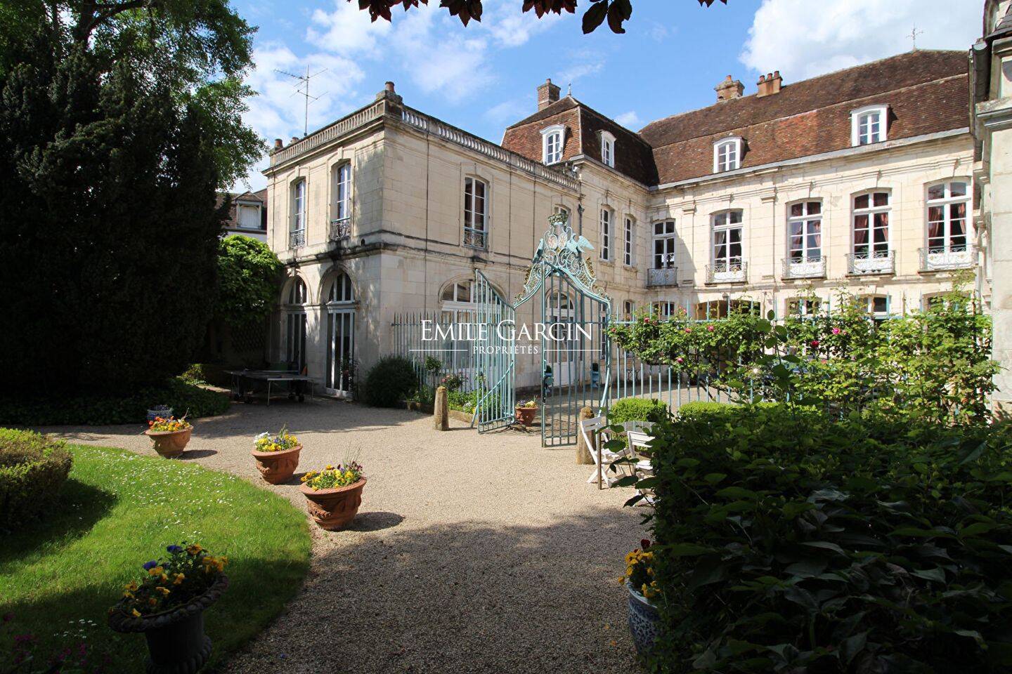 Maison 25 pièces 200 m² · à Auxerre · 200 m² · 990 000 €