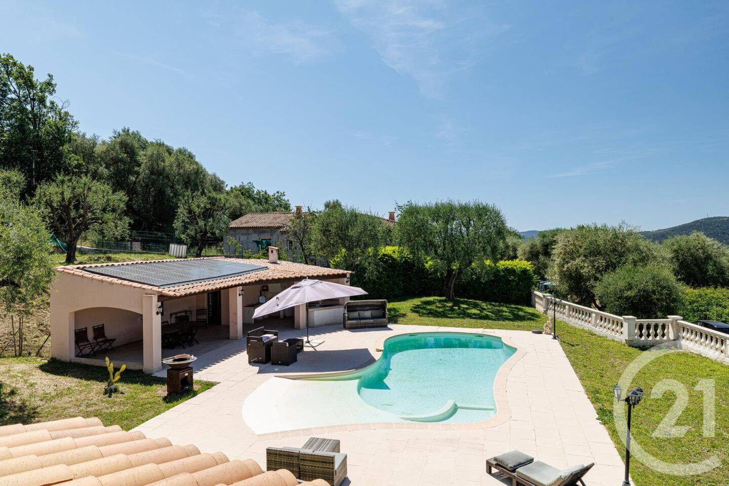 Maison 5 pièces 217 m² · à Contes · 217 m² · 695 000 €