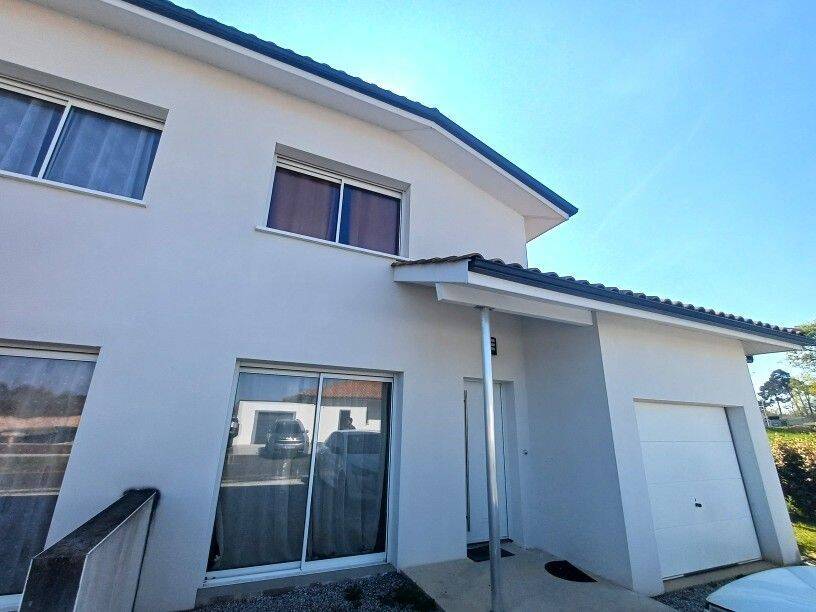 Maison 4 pièces 84 m² · à Saint-Pierre-du-Mont · 83,9 m² · 975 €/mois