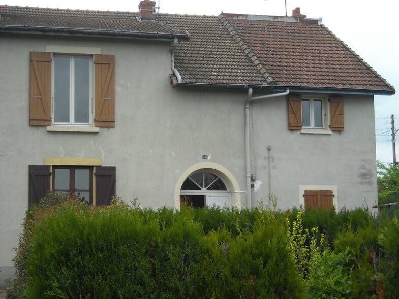 Duplex à vendre 55 000 € 5 pièces 3 chambres 82 m² Sous le toit, Étage 1/1 Les Gacheres Gueugnon 71130