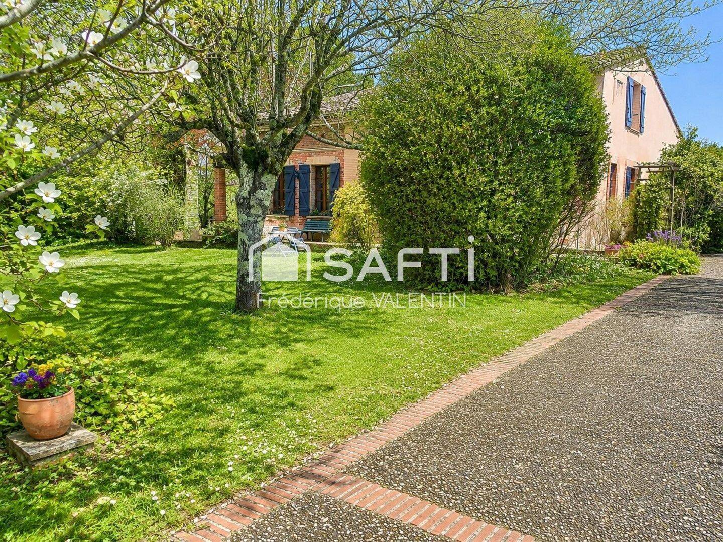 Maison 8 pièces 255 m² · à Rouffiac-Tolosan · 255 m² · 495 000 €