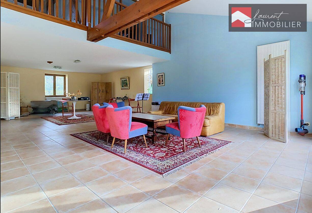Maison 8 pièces 241 m² · à Saint-Marcel · 241 m² · 235 000 €