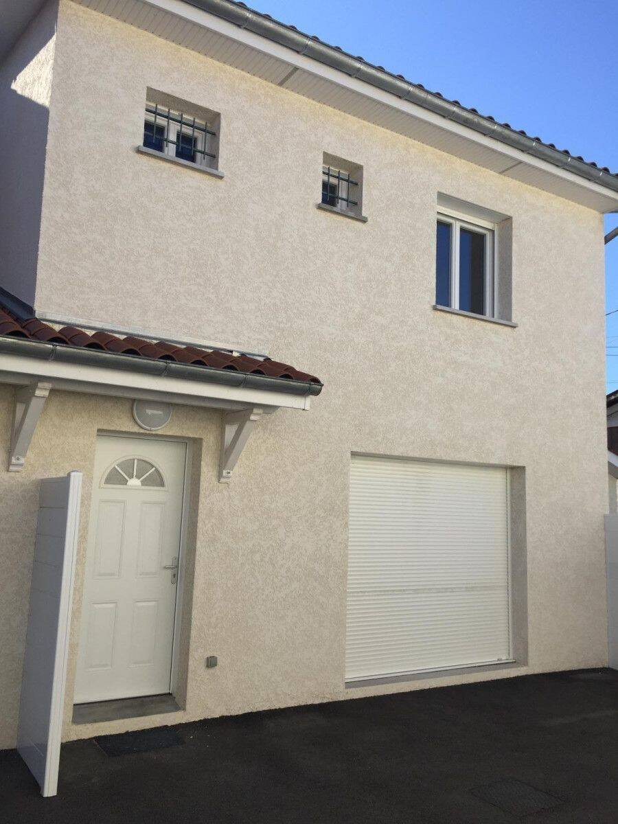 Maison 4 pièces 102 m² · à Niévroz · 102 m² · 1 160 €