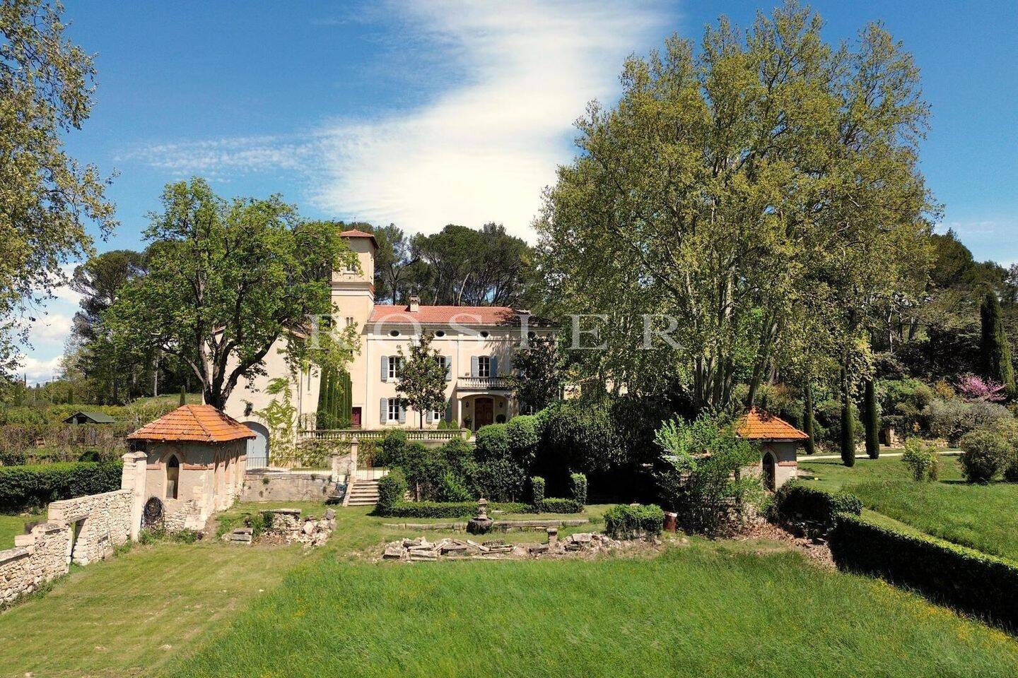 Maison 12 pièces 478 m² · à Pernes-les-Fontaines · 478 m² · 3 350 000 €