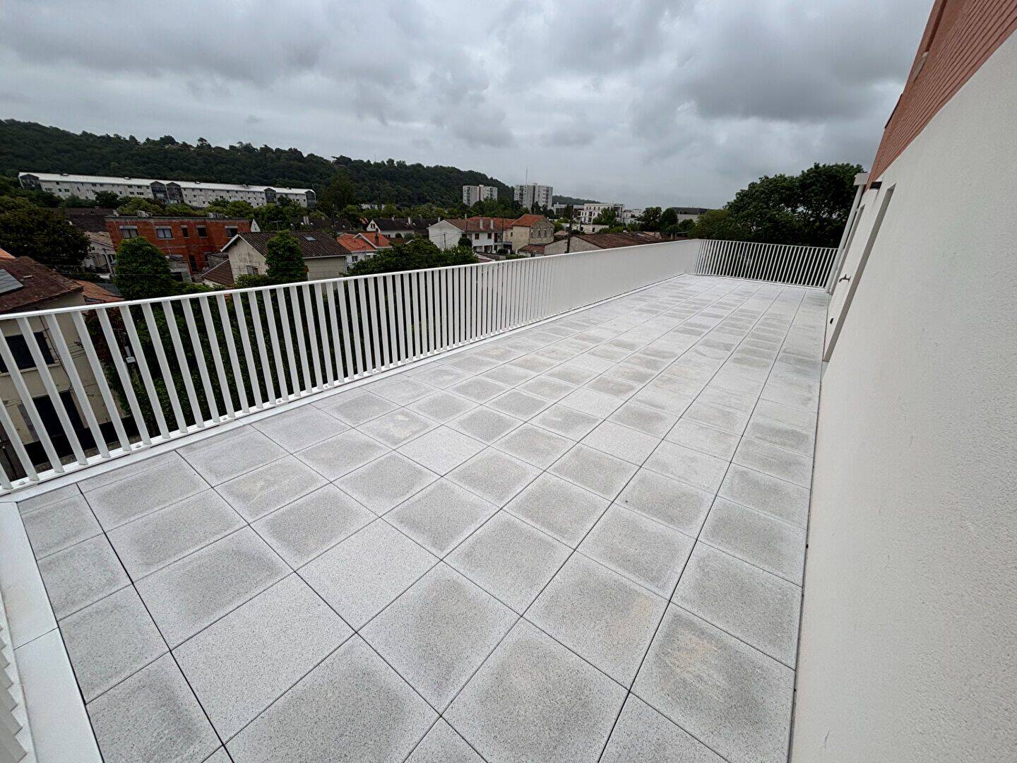 Appartement 5 pièces 111 m² · à Floirac · 111 m² · 1 422 €