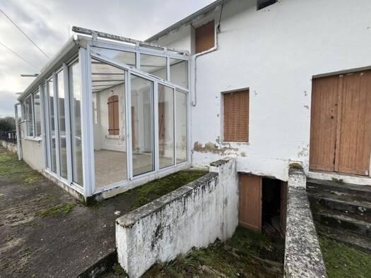 Maison à vendre 50 000 € 4 pièces 2 chambres 81 m² 1 377 m² de terrain Néris-les-Bains 03310