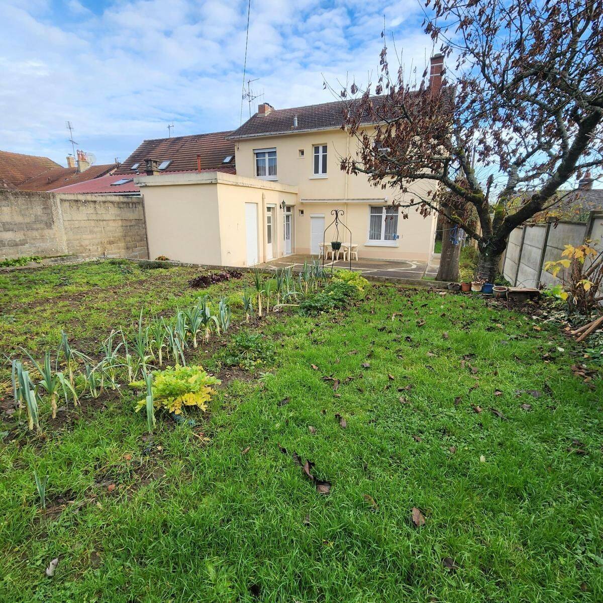 Maison 8 pièces 174 m² · à La Ferté-Bernard · 174,1 m² · 166 400 €