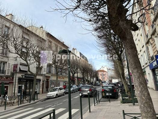 Boutique avec bail commercial 1 819 € 50 m² de surface de vente Thiers Le Raincy 93340