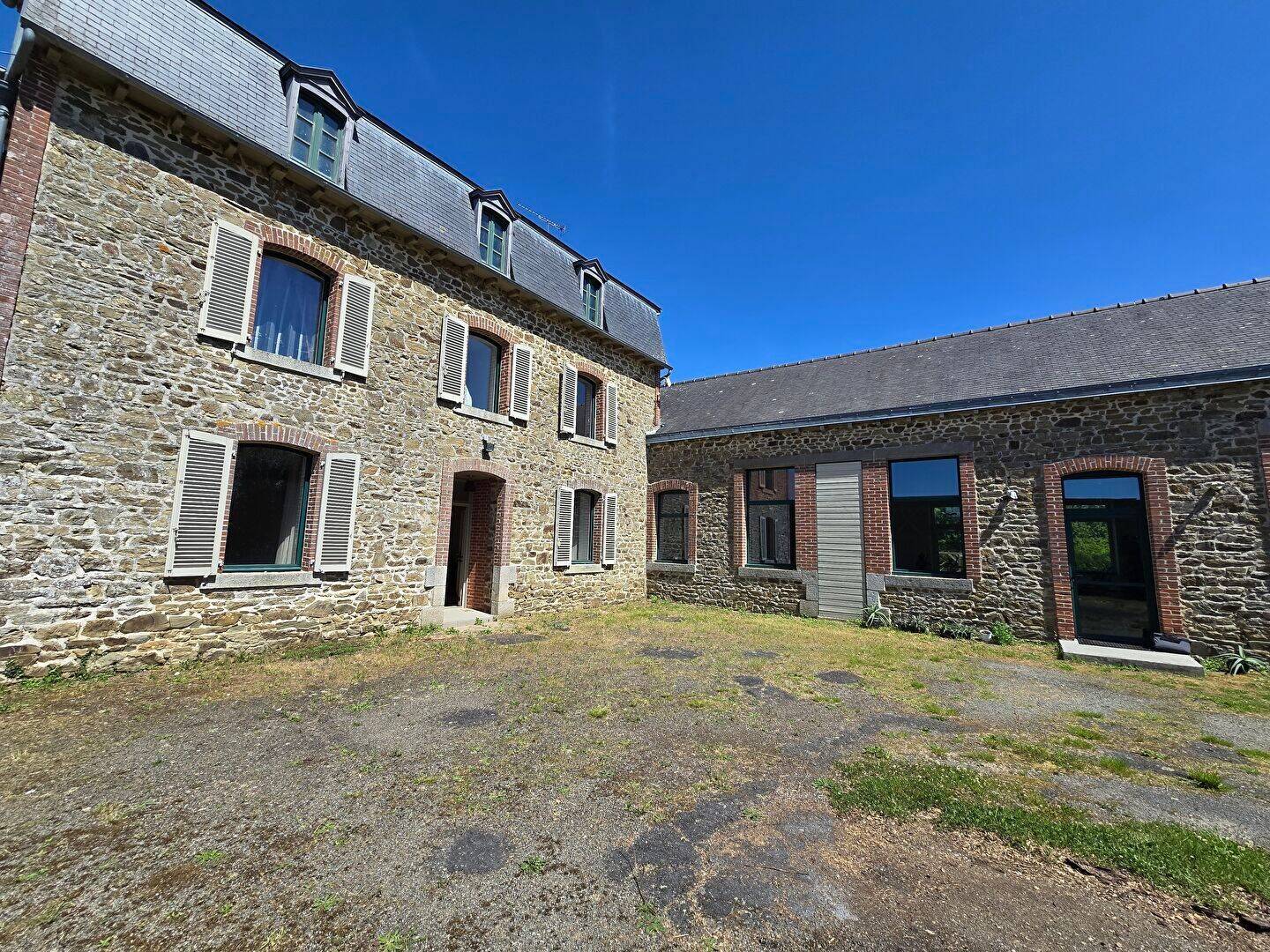 Maison 8 pièces 273 m² · à Vitré · 273 m² · 447 200 €