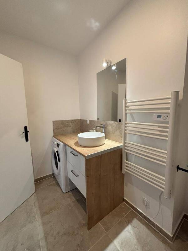 5 pièces 92 m² · à Marseille 1er Arrondissement · 92 m² · 2 000 €