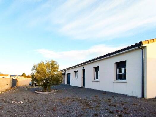 Maison à vendre 209 500 € 4 pièces 3 chambres 102 m² 805 m² de terrain Jarnac-Champagne 17520