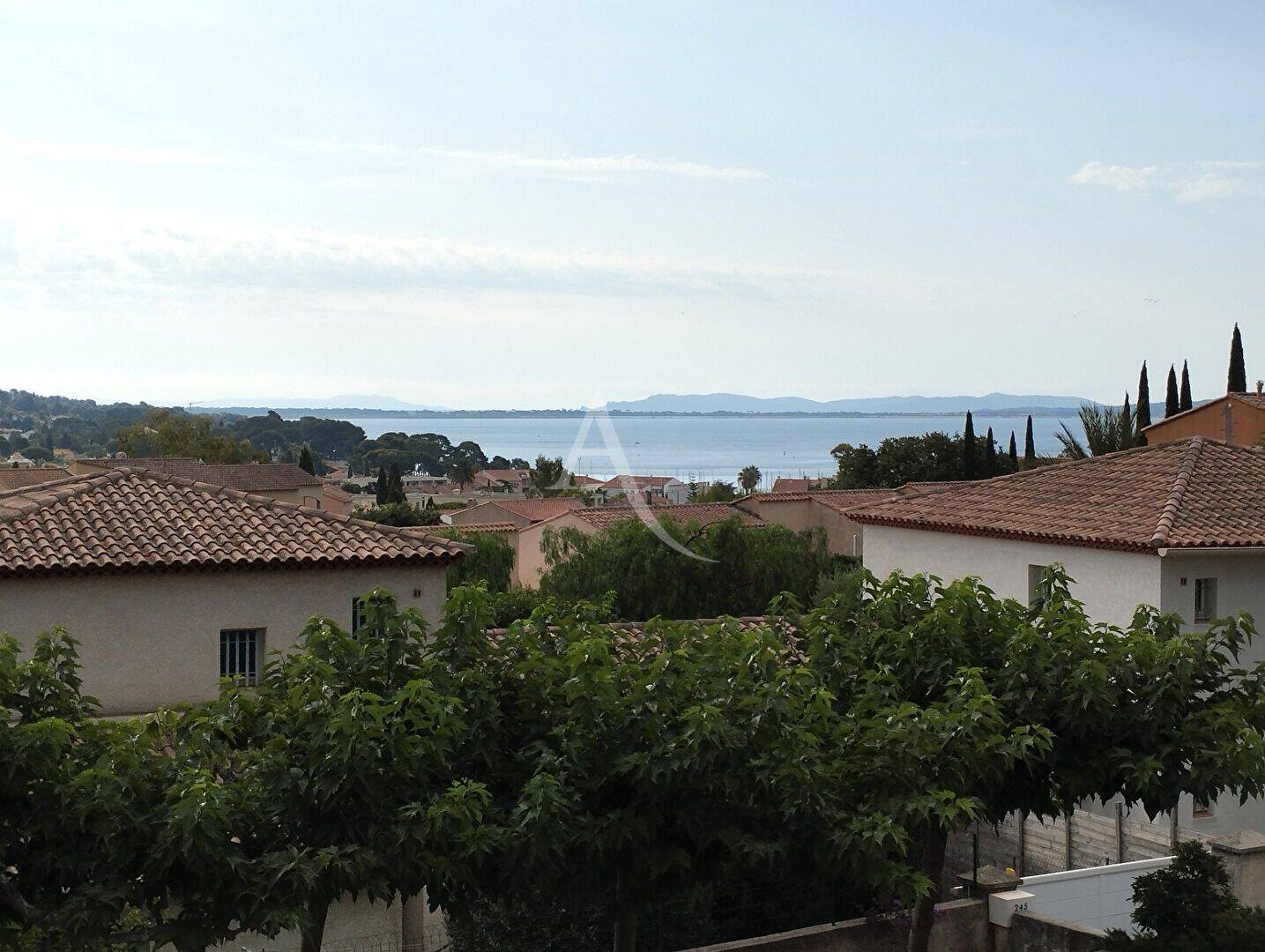 Appartement 3 pièces 53 m² · à Carqueiranne · 53,2 m² · 1 400 €