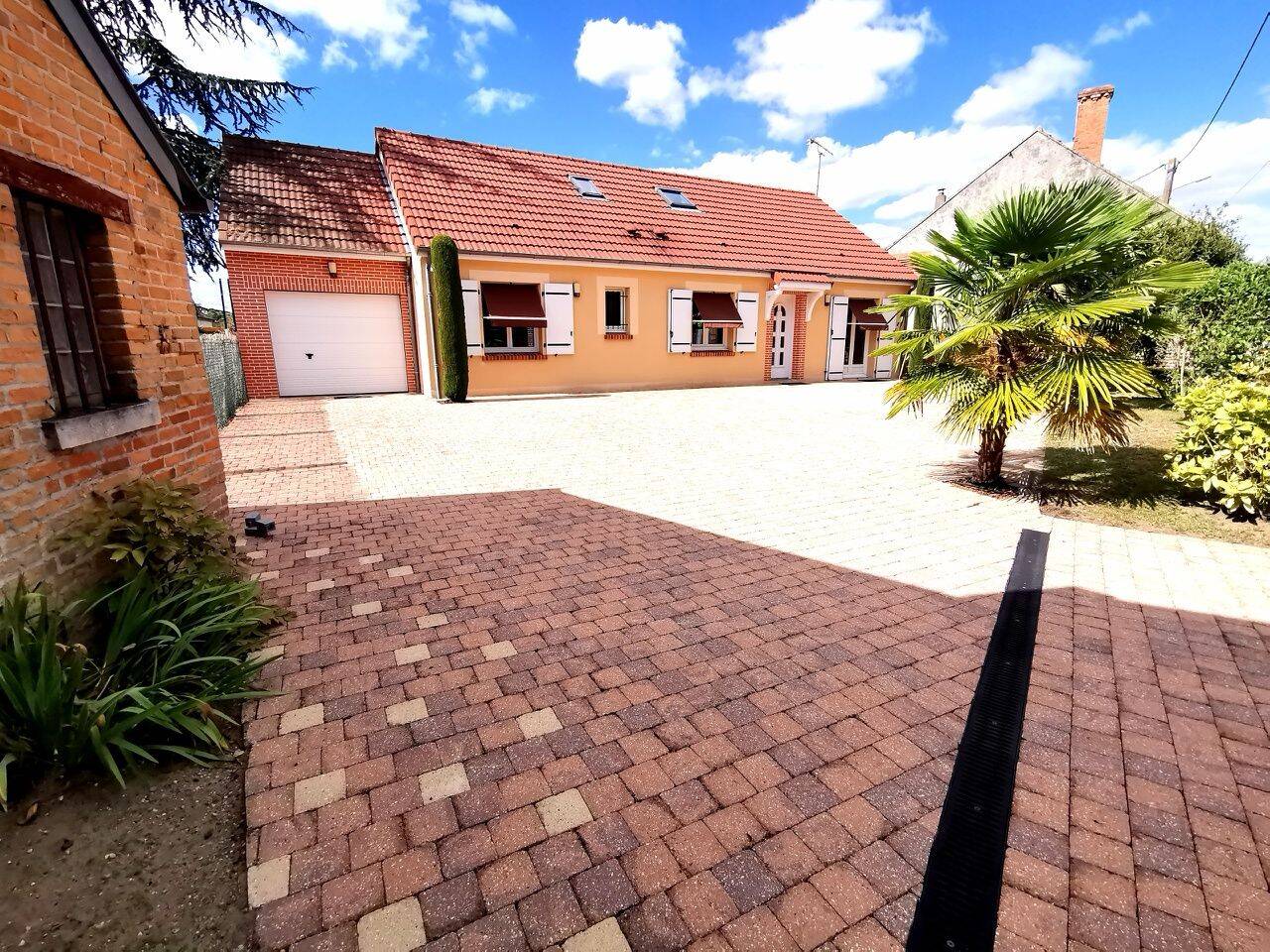 Maison 6 pièces 120 m² · à La Ferté-Saint-Aubin · 120 m² · 1 420 €