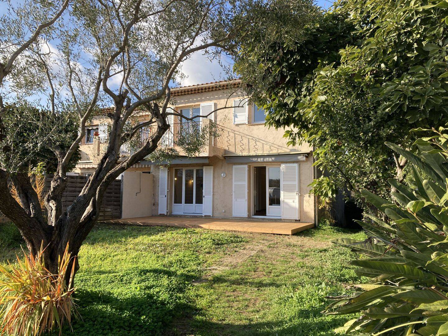 Maison 5 pièces 127 m² · à Antibes · 127 m² · 2 555 €