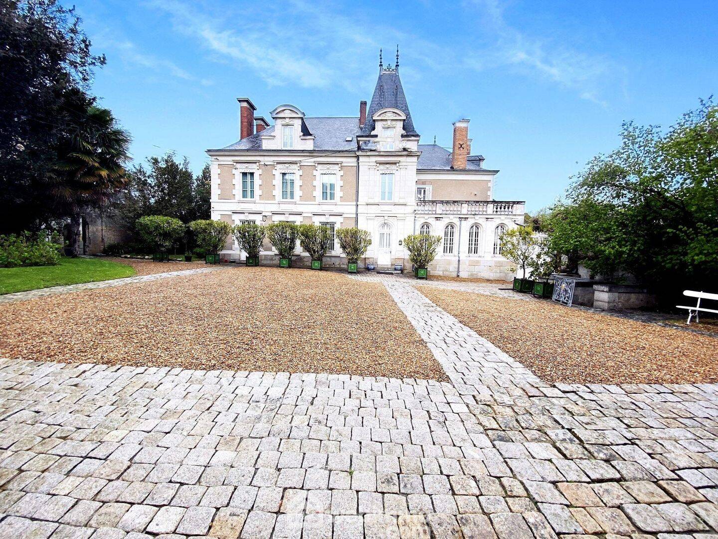 Maison 16 pièces 393 m² · à Angers · 393 m² · 1 374 900 €