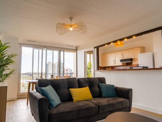 Appartement à louer 360 € 5 pièces 4 chambres 98 m² Étage 10/12 Saint Pierre Brest 29200