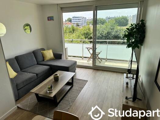 Colocation à louer 590 € 1 pièce 2 chambres 10 m² 3ème étage Palmer Cenon 33150