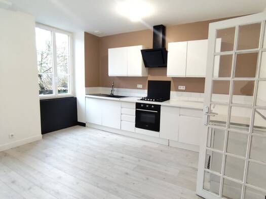 Duplex à louer 590 € 4 pièces 3 chambres 120 m² RDC Ruffec 16700