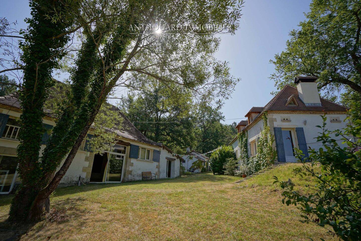 Maison 10 pièces 300 m² · à Eyraud-Crempse-Maurens · 300 m² · 455 000 €