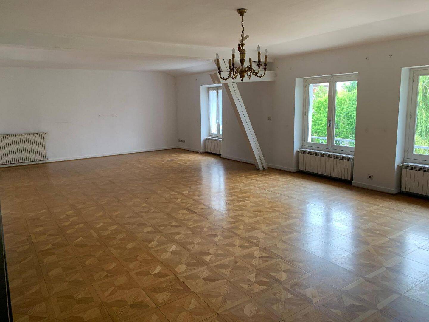 Appartement 5 pièces 124 m² · à Pont-de-Chéruy · 123,7 m² · 1 090 €/mois