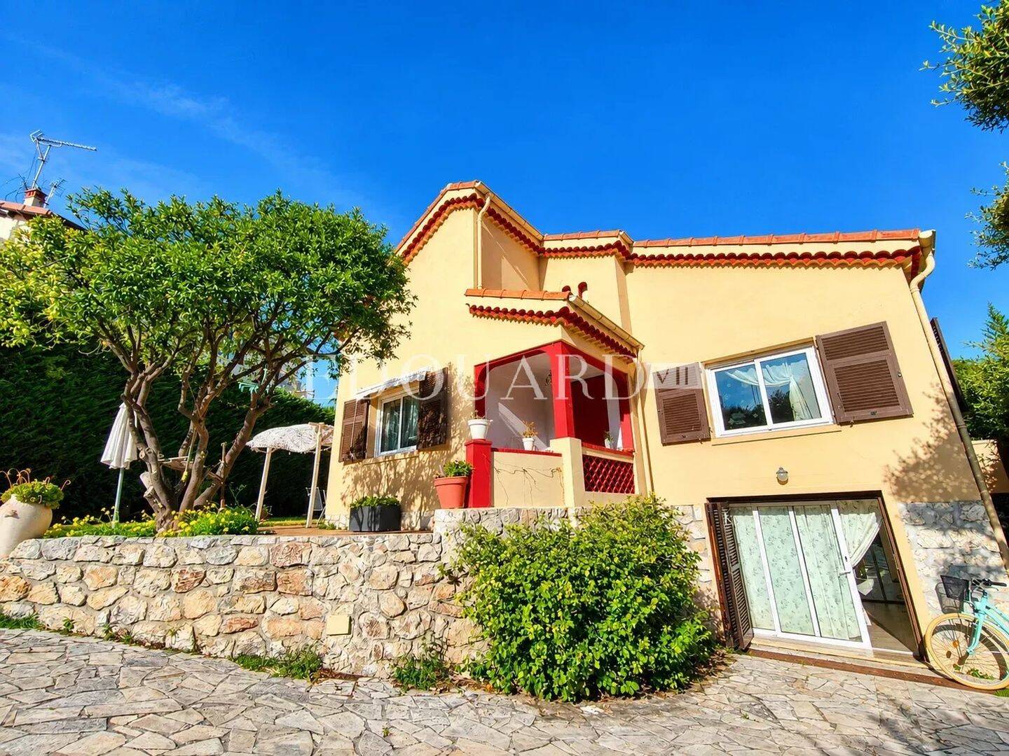 Maison 5 pièces 215 m² · à Roquebrune-Cap-Martin · 215,4 m² · 2 120 000 €