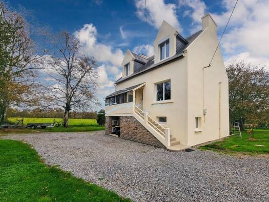 Maison de plain-pied à vendre 343 200 € 8 pièces 6 chambres 180 m² 1 304 m² de terrain Pont-Aven 29930