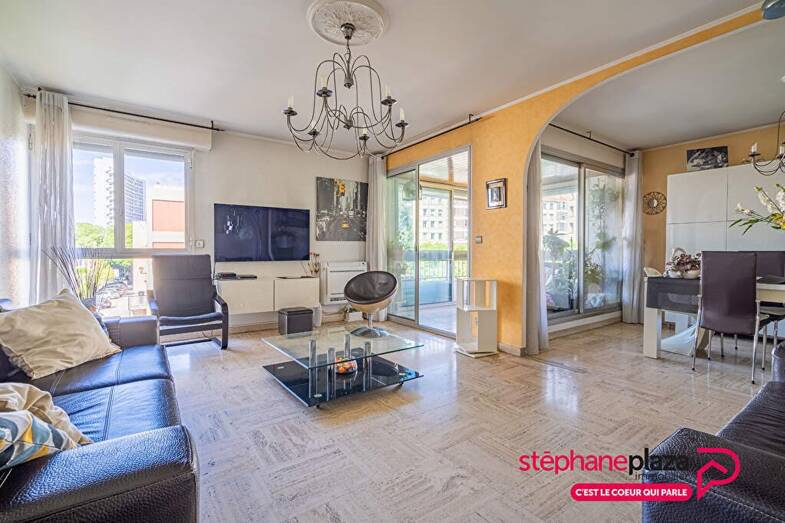 Appartement à louer 1 580 € 3 pièces 2 chambres 103 m² Étage 2/3 Marseille 9ème 13009