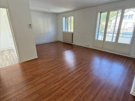 Appartement à vendre 143 100 € 3 pièces 2 chambres 60 m² RDC/4 Seyssinet-Pariset 38170