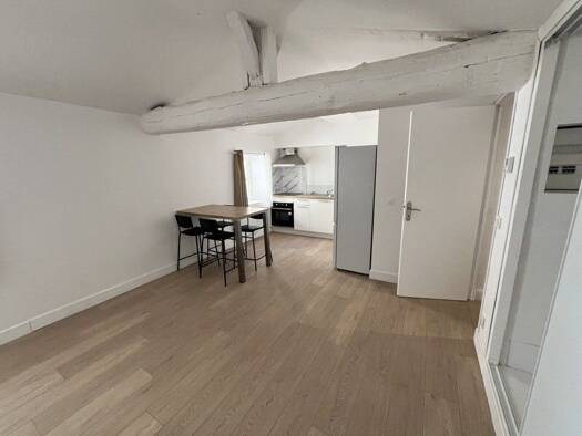 Appartement à louer 400 € 2 pièces 1 chambre 43 m² Étage 2/2 La Réole 33190