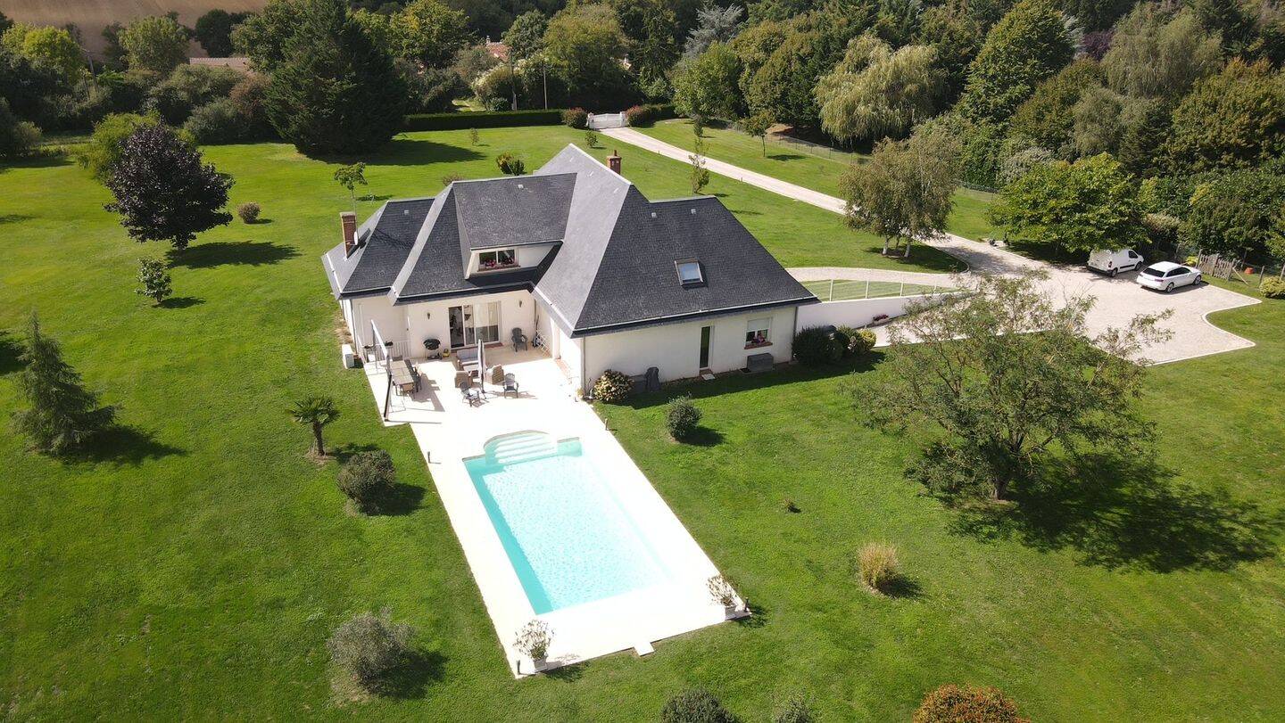 Maison 6 pièces 255 m² · à Poilly-lez-Gien · 255 m² · 635 000 €