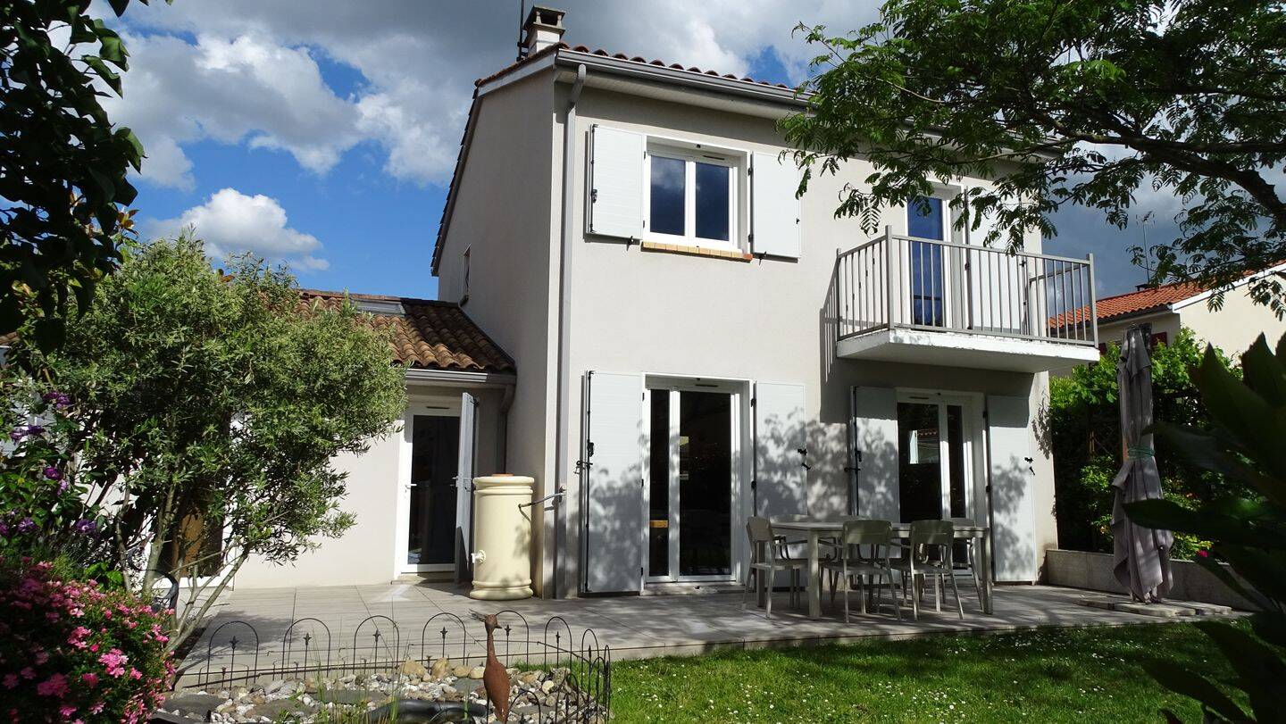 Maison 6 pièces 100 m² · à Saint-Pierre-de-Chandieu · 100 m² · 379 000 €