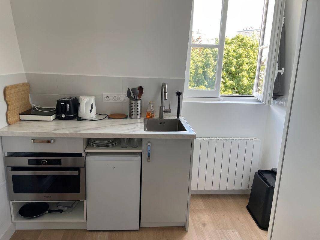 Appartement 1 pièce 10 m² · à Paris 9ème Arrondissement · 10 m² · 593 €