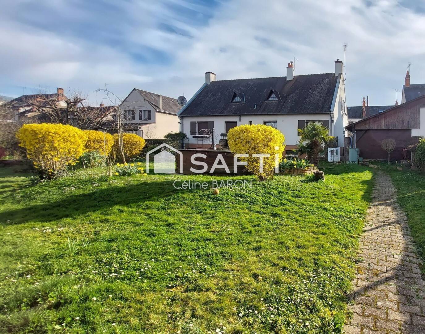 Maison 9 pièces 208 m² · à Châteauroux · 208 m² · 275 000 €
