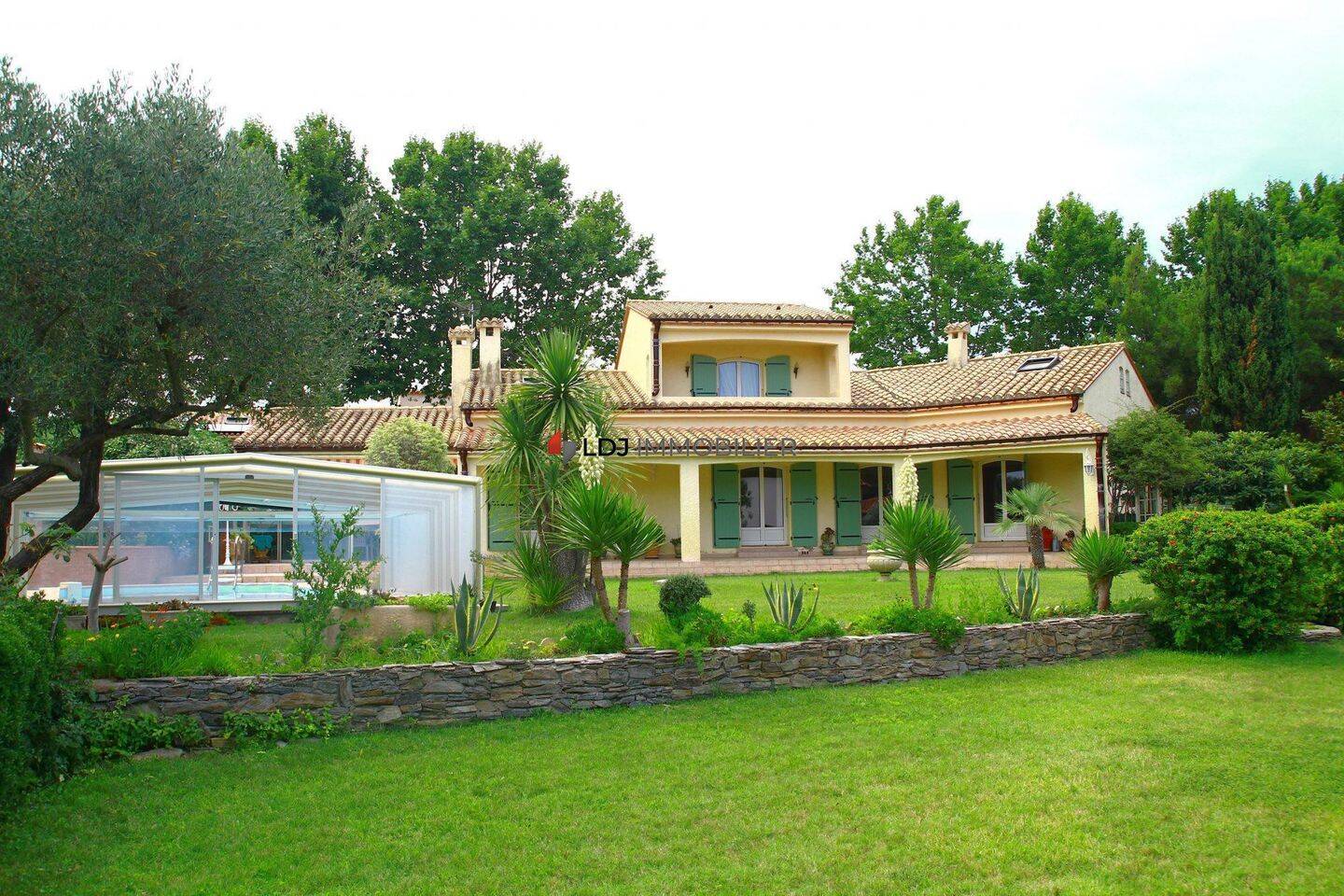 Maison 7 pièces 200 m² · à Canohès · 200 m² · 599 000 €