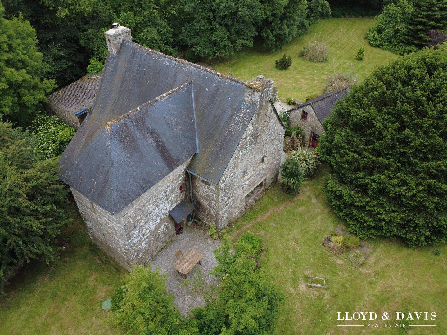 Maison 5 pièces 176 m² · à Kergrist-Moëlou · 176 m² · 435 000 €