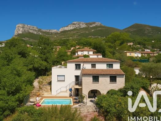 Maison à vendre 990 000 € 5 pièces 2 chambres 150 m² 1 196 m² de terrain Saint-Jeannet 06640